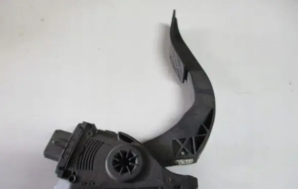 BMW 2 Active Tourer U06 Accelerator throttle pedal 4H1723523