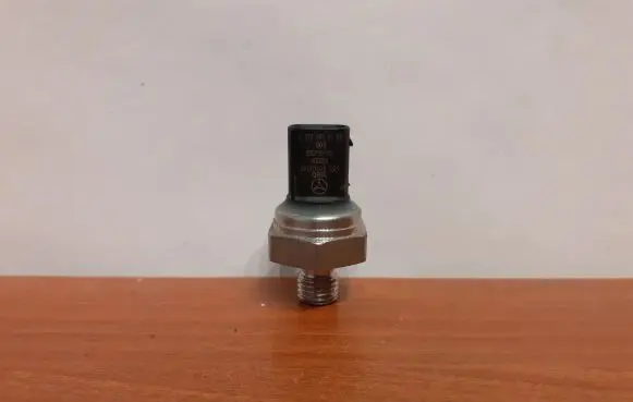 Mercedes-Benz E W212 Oil pressure sensor 3469 A2709050300