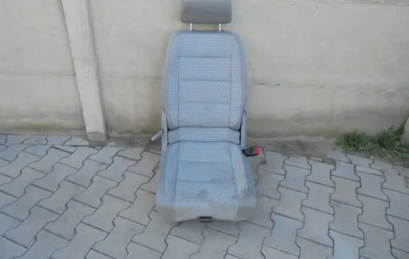 Volkswagen Touran I Front driver seat FOTELSTELARZKANAPA