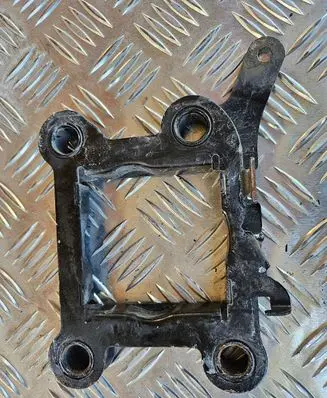 DS Automobiles 5 Front bumper mounting bracket 9800645680
