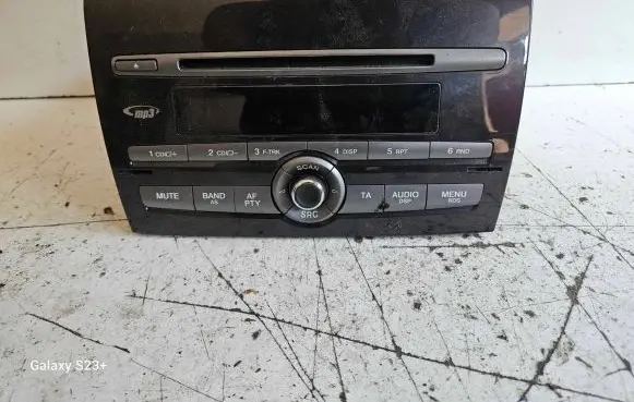 Fiat Bravo Radio/CD/DVD/GPS head unit VP7FCF18C939AE