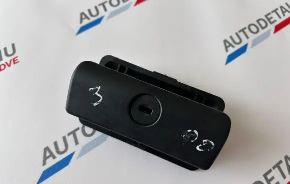 BMW 3 E46 Glove box handle 8163017 8163018