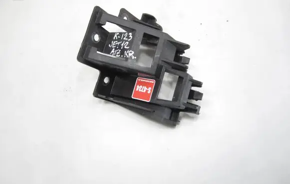 Volkswagen Jetta VI Bumper support mounting bracket corner 5C6807393A