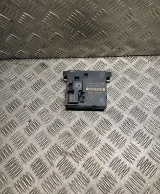 Mercedes-Benz E W211 Door control unit/module 2118704126 A2118704126