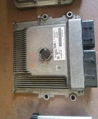 Peugeot 308 Engine control unit/module 9826380880