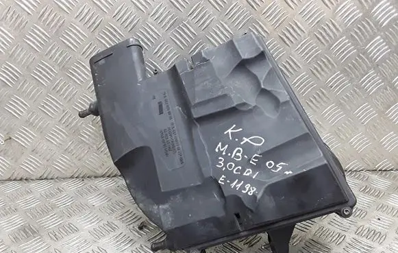 Mercedes-Benz E W211 Air filter box a6420901901
