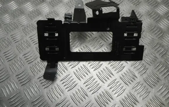 BMW 5 E60 E61 Engine mounting bracket 9135720 T7624