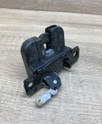 Volkswagen Polo IV 9N3 Tailgate/trunk/boot lock/catch/latch 3B9827505E
