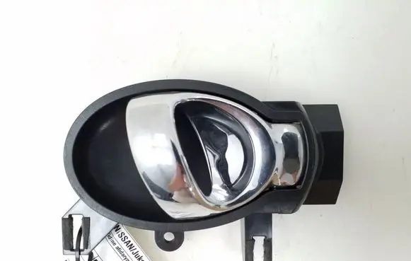 Nissan Juke I F15 Front door interior handle 