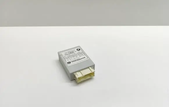 BMW 5 E60 E61 Air suspension control unit module (rear) 6769834 37146769834
