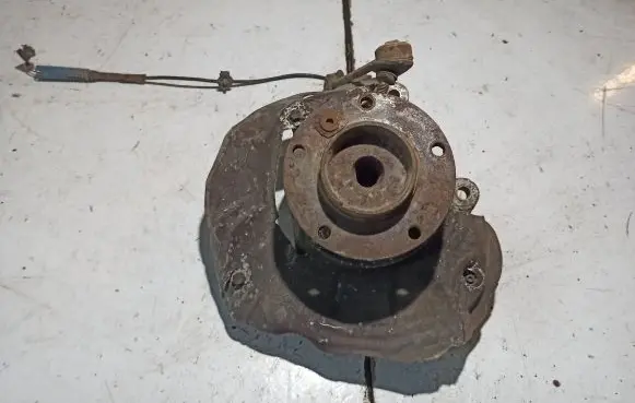 BMW 5 E39 Front wheel hub