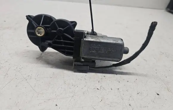 Mercedes-Benz R W251 Seat adjustment motor 820648084