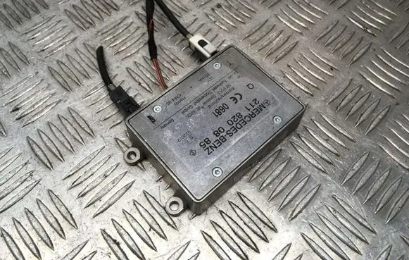 Mercedes-Benz E W211 Bluetooth antenna 2118200885 09701212 09760300