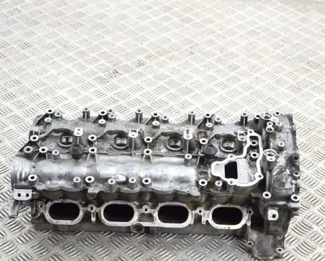 Mercedes-Benz CLS C218 X218 Engine head A2780163101 A2780161105