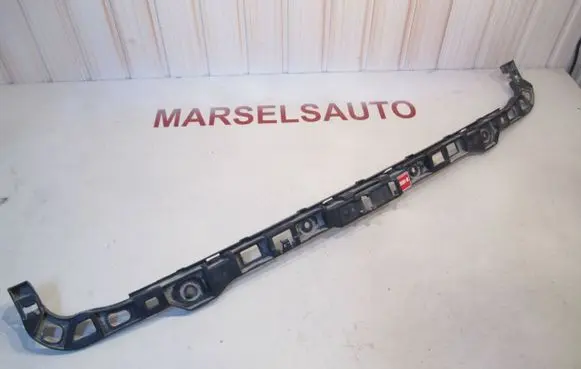 Rear bumper mounting bracket