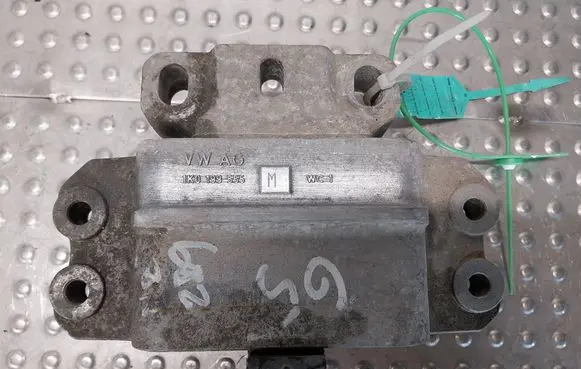 Audi A3 S3 8P Gearbox mounting bracket 1K0199555M
