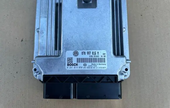 Volkswagen Transporter - Caravelle T5 Engine control unit/module 070997016M 0281014050 1039S17698