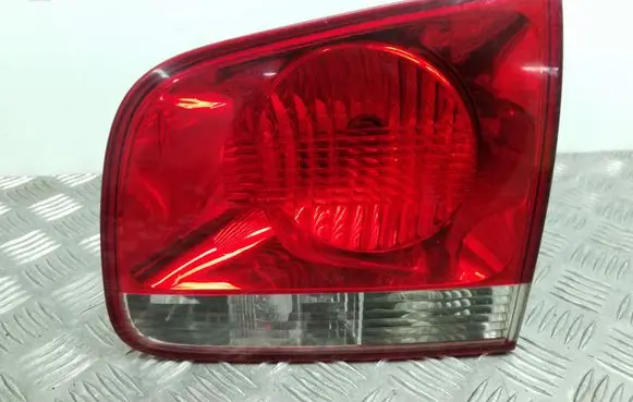 Tailgate rear/tail lights