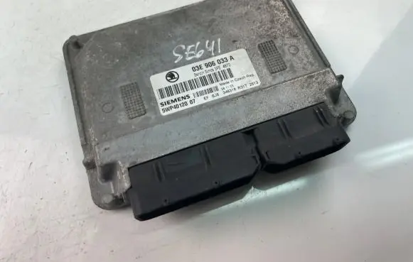 Skoda Fabia Mk1 (6Y) Engine control unit/module ECU 03E906033A