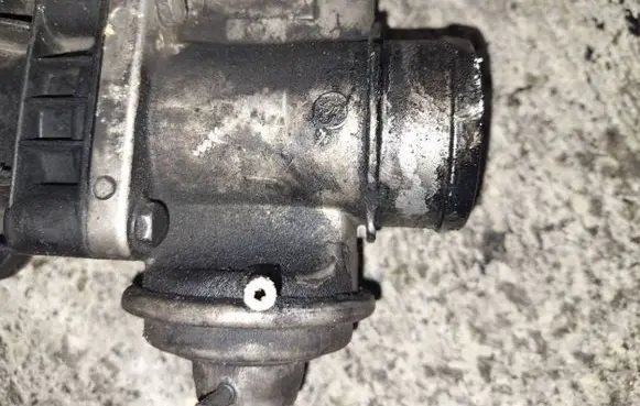 BMW 5 E39 EGR valve 2248139