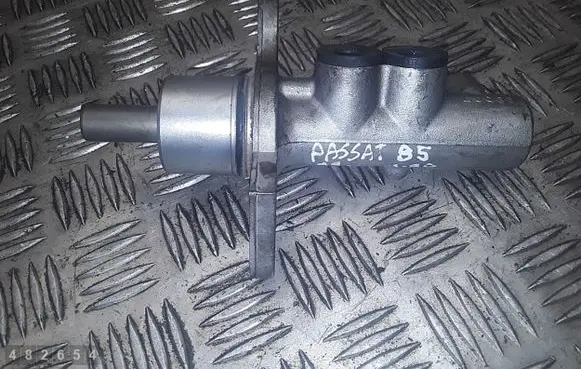 Volkswagen PASSAT B5 Master brake cylinder