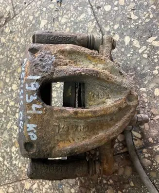 Toyota Avensis T250 Front brake caliper