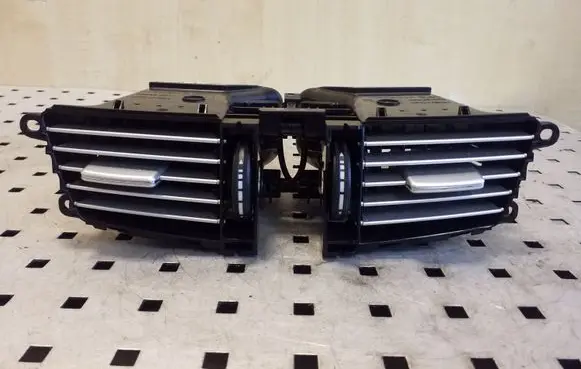 Mercedes-Benz E W212 Dash center air vent grill A2128302554