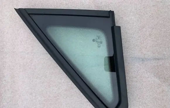 Volkswagen Caddy Front triangle window/glass 2K5845411