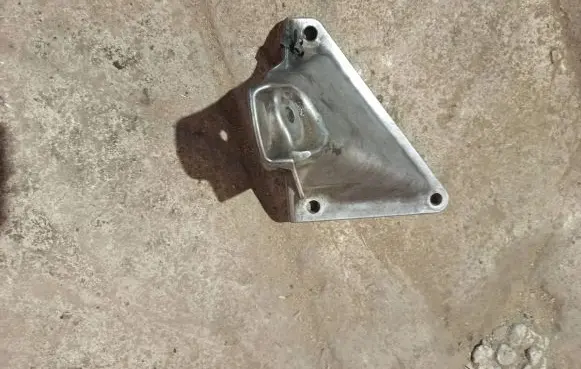 BMW 5 E60 E61 Engine mounting bracket 22116761149 000970V 7Z096141