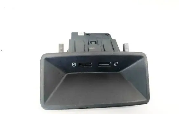 Seat Leon (5F) USB socket connector 5Q0035726L 33362735