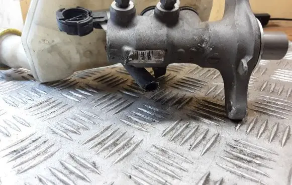 Peugeot 207 Master brake cylinder 32067093