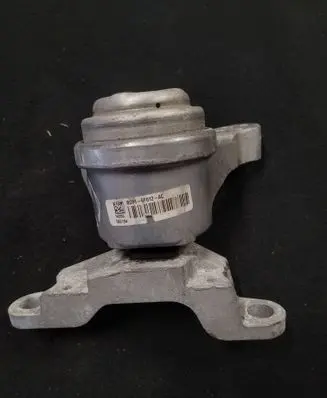 Engine mount bracket