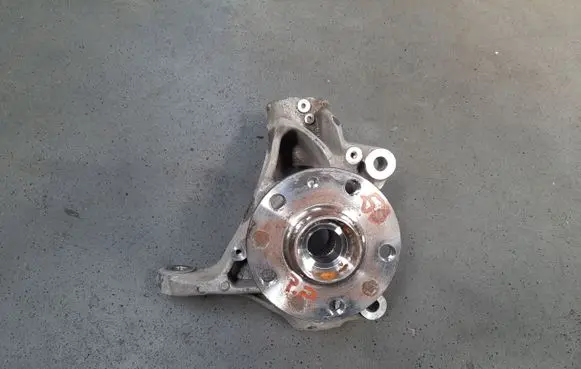 Volkswagen Golf VII Front wheel hub spindle knuckle 5Q0407258A