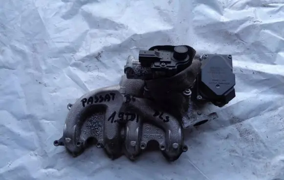 Volkswagen PASSAT B6 Intake manifold 03G129713K