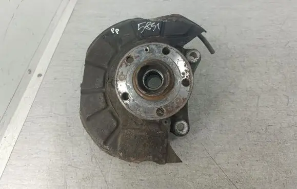 Volkswagen PASSAT B6 Front wheel hub spindle knuckle 