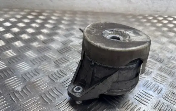 Mercedes-Benz GLC C253 Engine mount bracket A2532400700