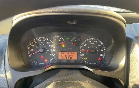 Speedometer (instrument cluster)