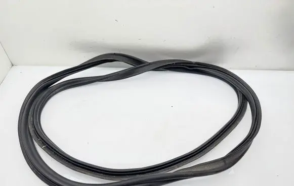 Cupra Formentor Trunk rubber seal (body) 5FF827705