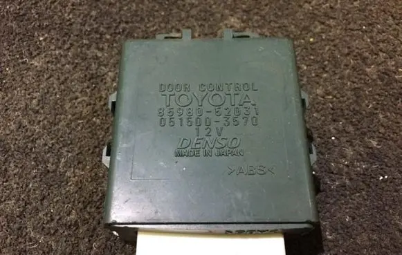 Toyota Yaris Door control unit/module 8598052031 051500-3570