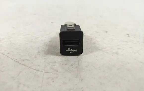 BMW 5 F10 F11 USB socket connector 9237656