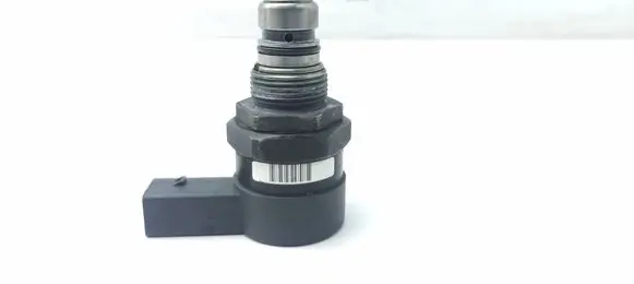 Mercedes-Benz ML W164 Fuel pressure regulator A6110780449 0281002494