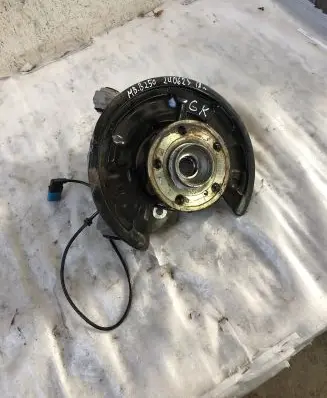 Mercedes-Benz B W246 W242 Rear wheel hub A2464230120