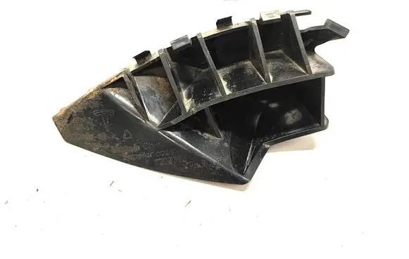 Front bumper mounting bracket