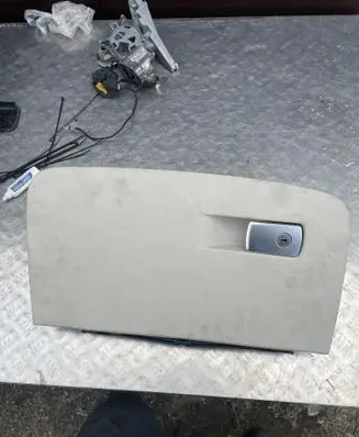 BMW 5 G30 G31 Glove box 20239710