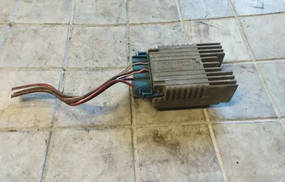 Mercedes-Benz A W168 Coolant fan relay A0275456032