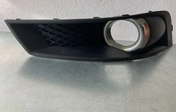 Subaru Legacy Front bumper lower grill
