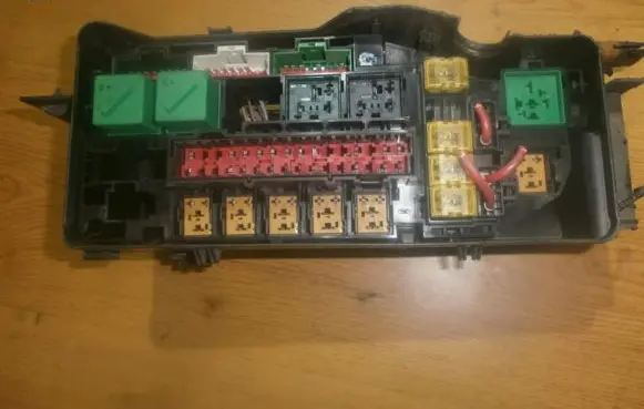 Ford Fiesta Fuse box set 96fg14a481ab