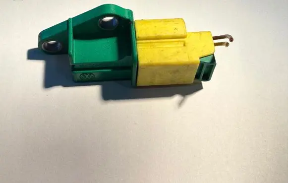 Volkswagen Scirocco Airbag deployment crash/impact sensor 5M0909606A