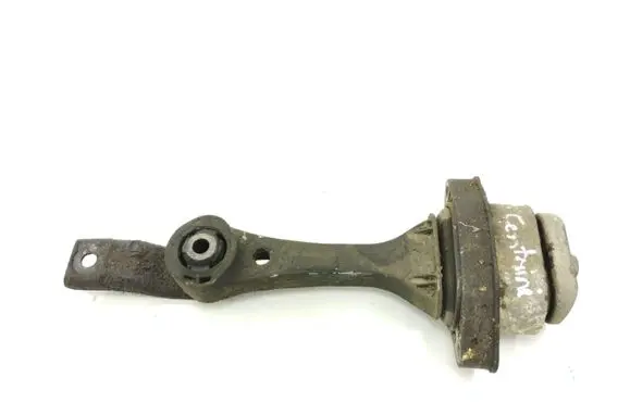Volkswagen New Beetle Engine mount bracket