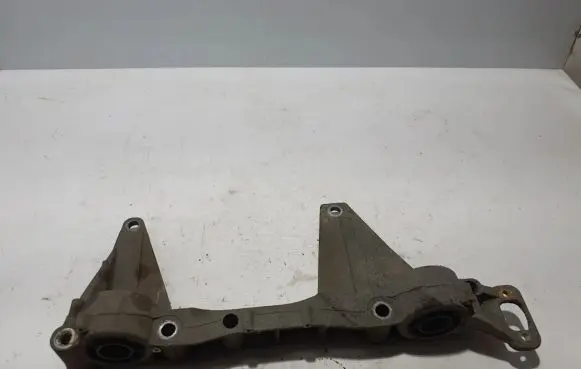 Mercedes-Benz Vito Viano W447 Front differential bracket A4473503400